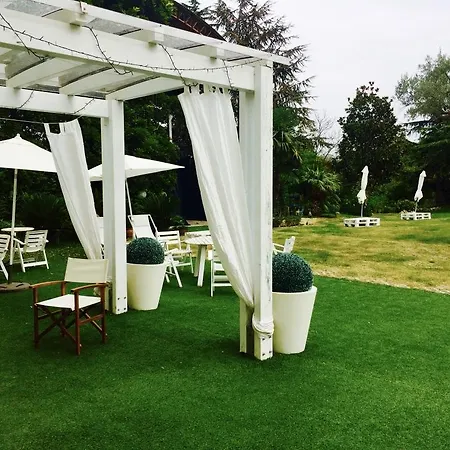 Bed & Breakfast Chartaria Ii *